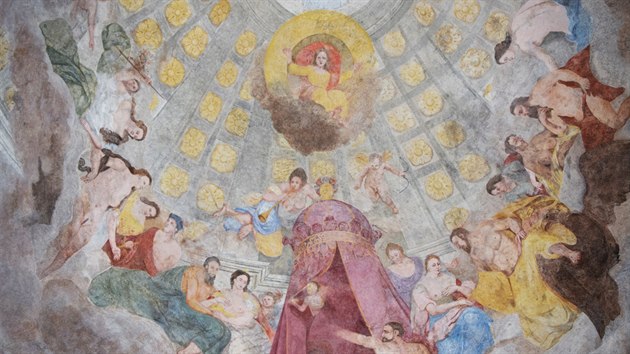 sten obnoven pvodn barokn freska.