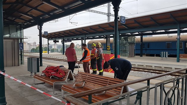 Na hlavnm vlakovm ndra v Plzni zemel dnes rno mu. Okolnosti a pina nehody je v eten. (14. 6. 2018)