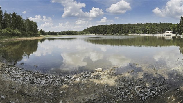 Senecký rybník v Plzni se po odbahnění napouští. To ale může trvat až do příštího roku. Je totiž málo vody.