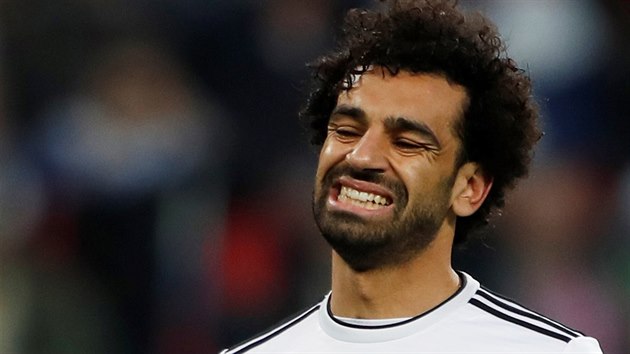 CO SE TO S NÁMI DĚJE. Mohamed Salah nechápal, jak egyptští fotbalisté dostali od Ruska třetí gól.