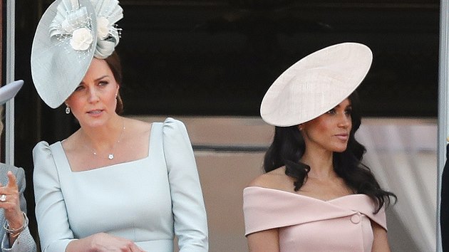 Vévodkyně z Cambridge Kate a vévodkyně ze Sussexu Meghan (Londýn, 9. června 2018)