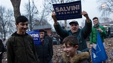 Matteo Salvini zahájil předvolební kampaň v romské osadě u Turína (1. února...