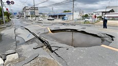 Zemětřesení o síle 6,1 na západě Japonska napáchalo materiální škody, zastaven...