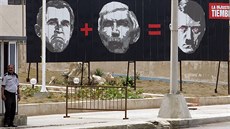 Bush plus Luis Posaga rovná se Hitler. Transparent v Havan
