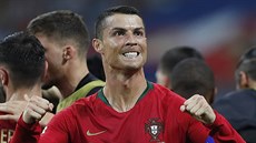 KDO JINÝ. Cristiano Ronalda, portugalská hvězda, oslavuje jeden ze svých gólů v...