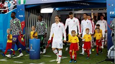 Chorvatský kapitán Luka Modri pivádí tým na hit ped utkáním mistrovství...