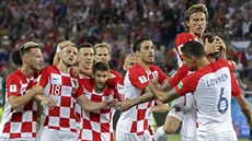 GÓLOVÁ RADOST. Chorvatští fotbalisté oslavují branku do sítě Nigérie v utkání...