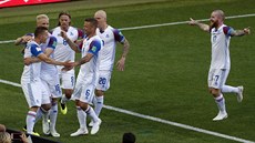 Radost islandských fotbalist z branky do sít Argentiny.