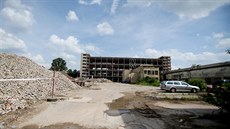 Ve zchátralém brn�nském areálu bývalé Zbrojovky pomalu za�íná r�st nová �tvr�...