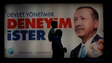 Stávající hlava státu Recep Tayyip Erdogan na volebním plakátu (14. erven 2018)