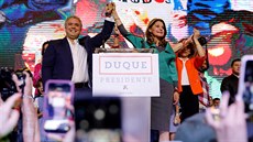 Vítz druhého kola prezidentských voleb Duque slaví spolen s Martou...
