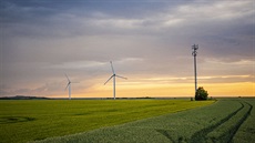 Větrné elektrárny Pchery na Kladensku (instalovaný výkon 3 MW, osa rotoru...