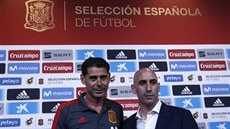 Fernando Hierro (vlevo), trenér Španělska pro MS 2018, a šéf svazu Luis...
