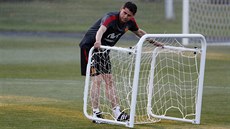 Fernando Hierro b�hem svého prvního tréninku jakou kou� �pan�lské reprezentace.