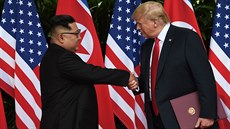 Americký prezident Donald Trump a severokorejský lídr Kim Čong-un si třesou...