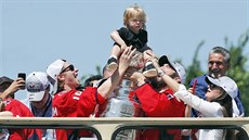 Nicklas Bäckström posadil do Stanley Cupu svého synka.