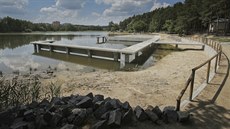 Senecký rybník v Plzni se po odbahnění napouští. To ale může trvat až do...
