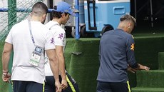 NEJDE TO. Neymar kvůli bolestem v kotníku předčasně opouští brazilský trénink.