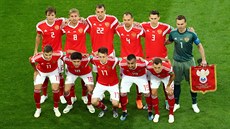 Fotbalisté Ruska se před utkáním s Egyptem nechali zvěčnit přítomnými fotografy.