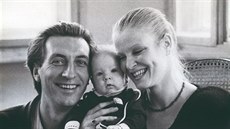 Bolek Polívka, Chantal Poullain a jejich syn Vladimír na archivní fotografii