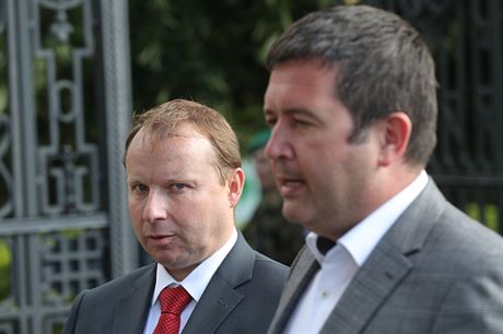 éf SSD Jan Hamáek a europoslanec Miroslav Poche po jednání s prezidentem Miloem Zemanem v Lánech