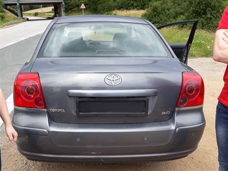 Policisté z dálniního oddlení Velký Beranov zastavili osobní vozidlo Toyota...