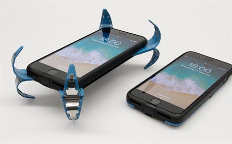 Speciální kryt ochrání smartphone ped pokozením pádem pomocí vysouvacích nohou
