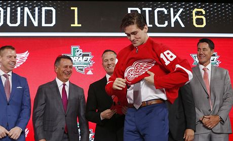 Filipa Zadinu si na draftu NHL vybral jako slo 6 Detroit.