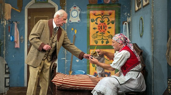 Boivoj Penc ve své slavné roli doktora Vypicha v Cimrmanov he Záskok.