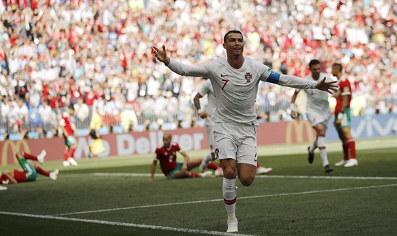 Cristiano Ronaldo slaví svj úvodní gól do sít Maroka.