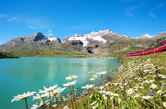 Bernina expres poblí vrcholové stanice Ospizio Bernina 2 253 m n. m.