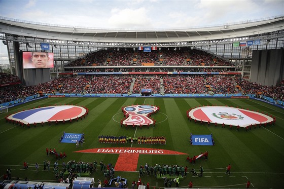 SCÉNA JE PIPRAVENA. Stadion v Jekatrinburgu hostí utkání Francie s Peru bhem MS v Rusku v roce 2018.. 