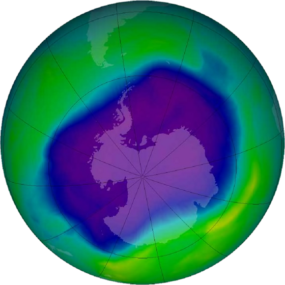 Ozonová díra nad Antarktidou v záí 2006, kdy byla rozlohou druhá nejvtí v...