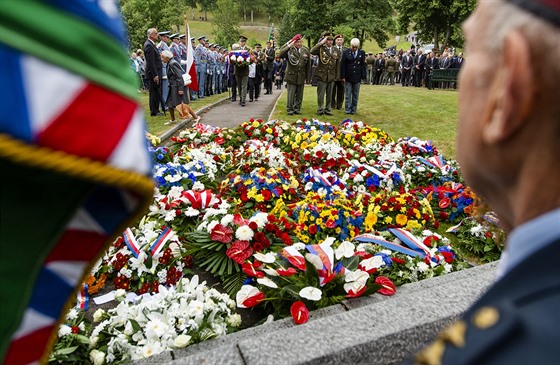 Lidé uctili památku obyvatel Ležáků na Chrudimsku, které v roce 1942 vyhladili...