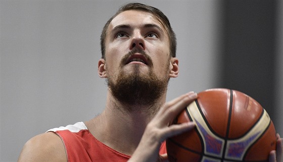Český basketbalový reprezentant Ondřej Balvín na tréninku v Praze.