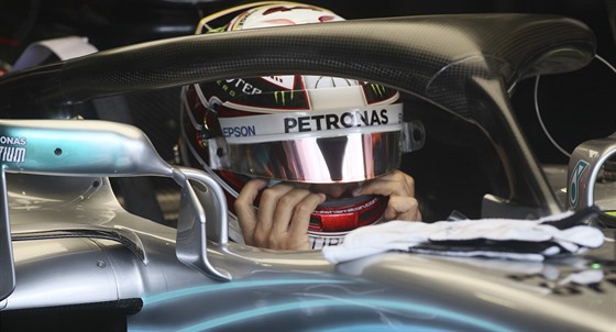 Lewis Hamilton v tréninku na Velkou cenu Rakouska formule 1.