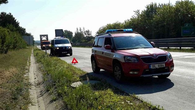 Autobusu na dálnici D1 hoel motor. Na pomoc museli pijet hasii.