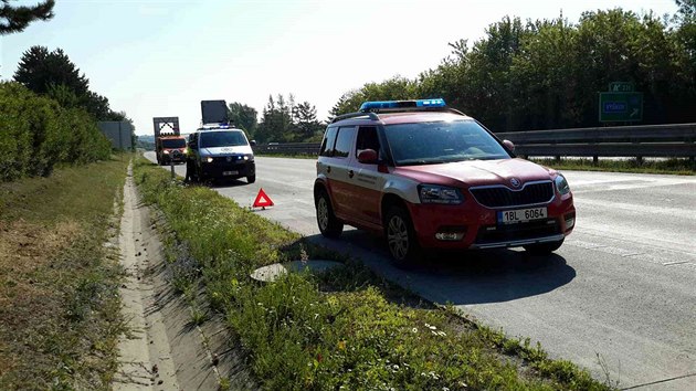 Autobusu na dálnici D1 hoel motor. Na pomoc museli pijet hasii.