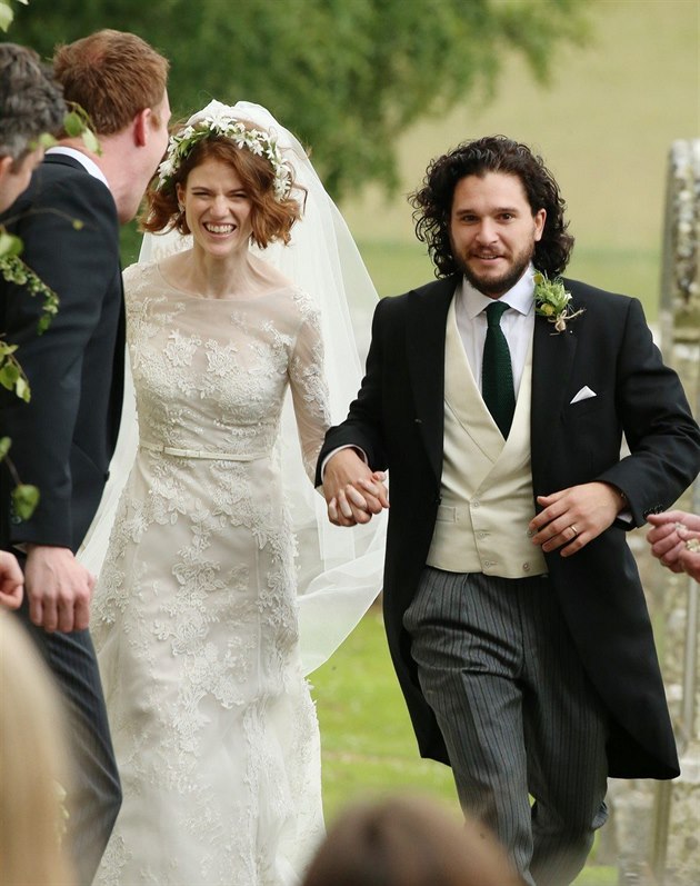 Rose Leslie a Kit Harington se vzali na zmku Wardhill ve skotskm...