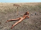 Belgická modelka Marisa Papen pi focení v Africe