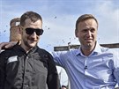 Oleg Navalnyj se po proputní z vzení ve vsi Narykino setkal se svým bratrem...