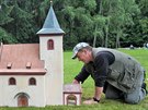 Kostelík z Hrusic v mariánskolázeském miniaturparku Boheminium