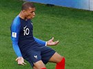 Francouzský útoník Kylian Mbappé slaví gól do sít Peru.