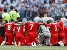 Fotbalisté Panamy spolen litují prohry 1:6 s Anglií.