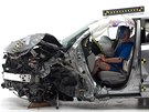 Crashtest s 25procentním pesazením Toyoty Highlander