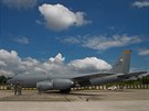 Americk� tanker KC-135 b�hem cvi�en� Sky Avenger na leti�ti v Pardubic�ch