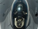 Tankovn americkch letoun F-16 texask Nrodn gardy za letu bhem cvien...