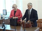 Advokát Michal Pacovský se svou právní zástupkyní Helenou Chaloupkovou