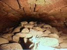 Snímky získané z kamery, kterou zástupci klátera spustili do podzemí.