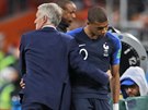 TRENÉR A STELEC. Kylian Mbappé (vpravo) a Didier Deschamps (vlevo) bhem...